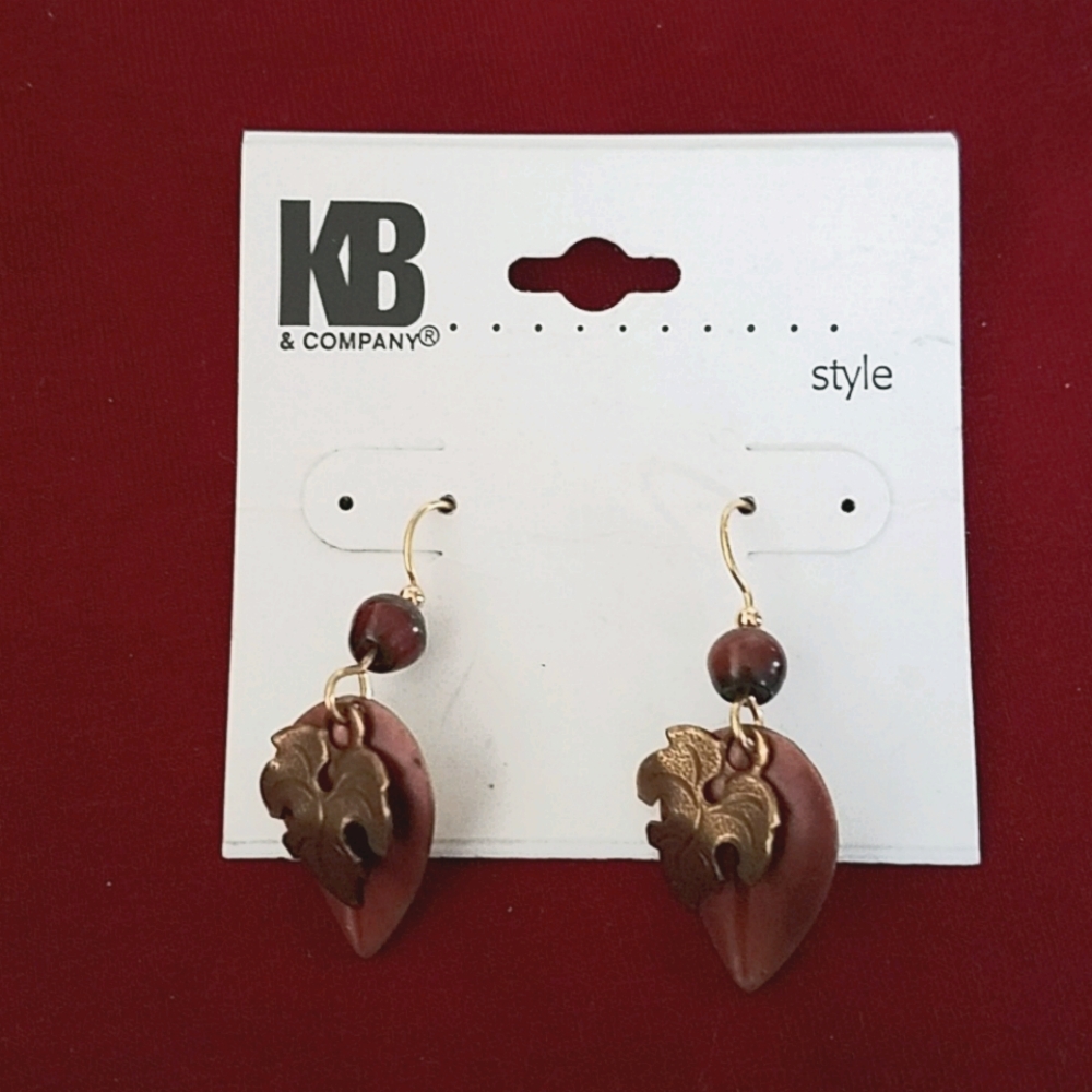 Leaf design earrings